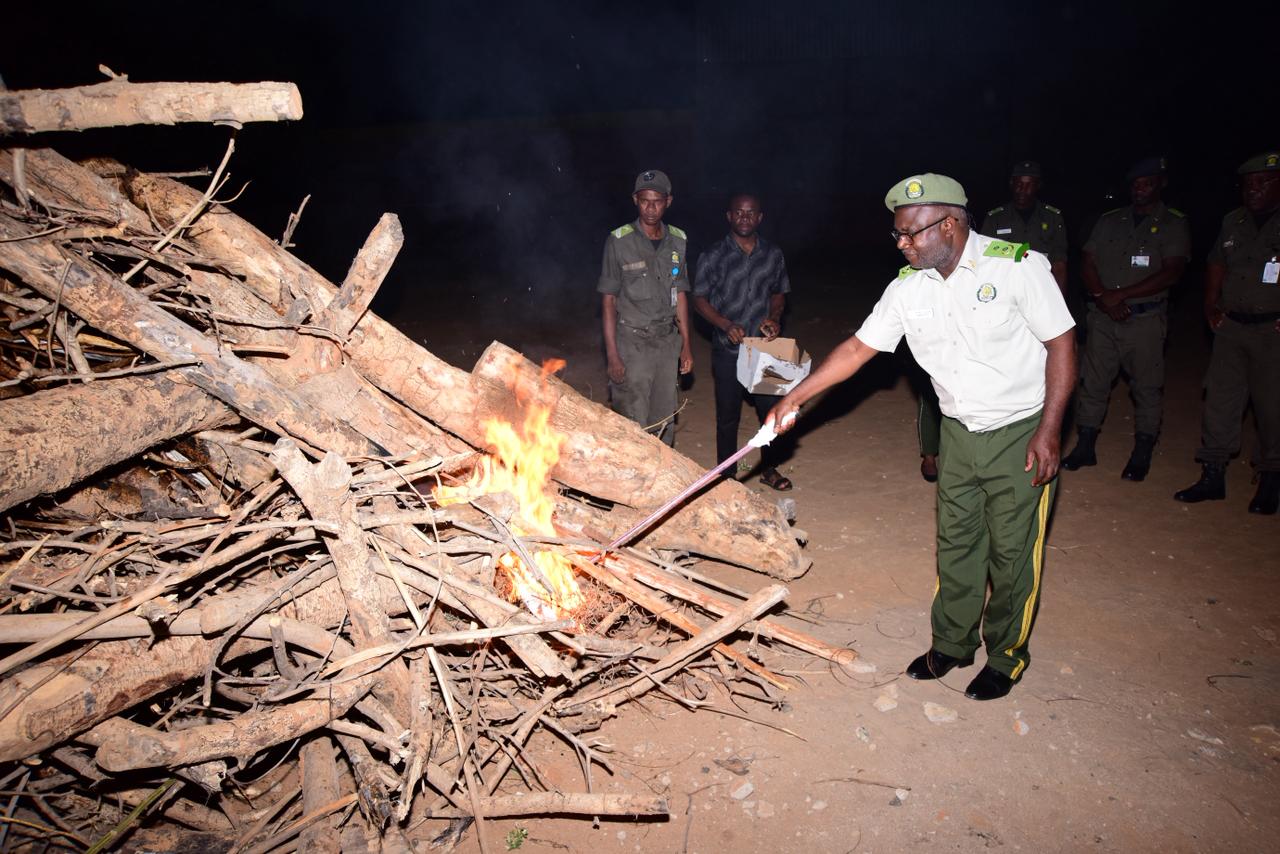 SERVIÇO PENITENCIÁRIO HOMENAGEIA VETERANOS COM FOGUEIRA DO COMBATENTE